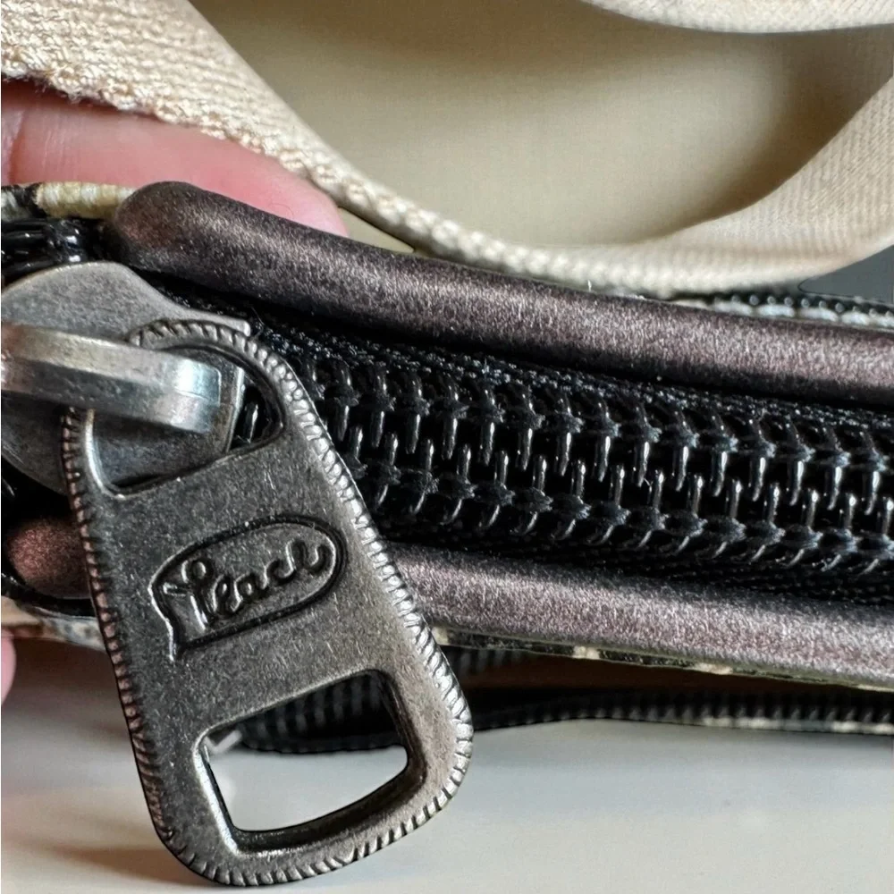 SAKROOTS Artist Circle Flat Crossbody Bag. - Picture 14 of 16